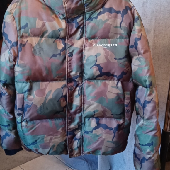 New bomber jacket - Picture 2 of 4